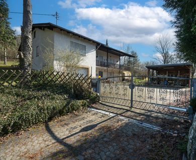 Haus mit großem Grundstück  in 67821 Oberndorf