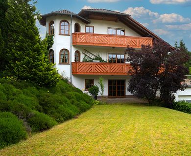 MG – Herrschaftliches Anwesen mit großzügigem Grundstück und Garage